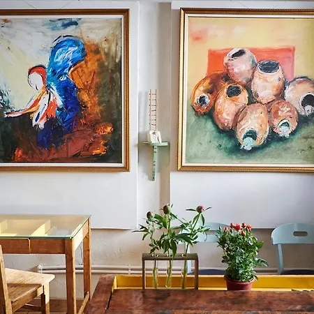 Art Apartment *